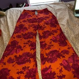 Floral wife leg spandex pants